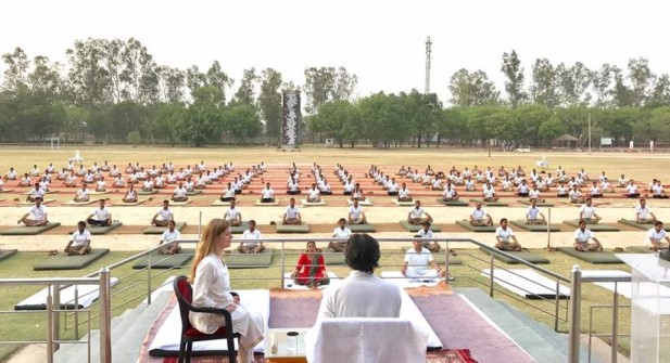 200 members of the Indo Tibetan Border Police learning how to Meditate - april 2017 - 2