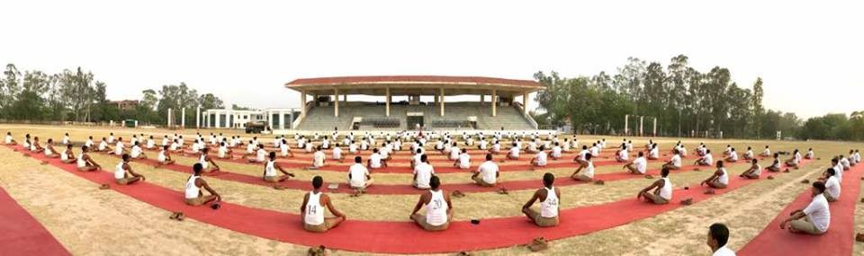 200 members of the Indo Tibetan Border Police learning how to Meditate - april 2017 - 4