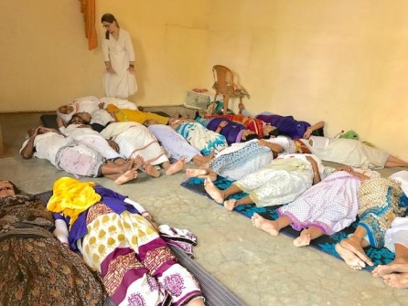 Holy soil of Vrindavan, sharing the Joy of God’s Love with the Matajis - april 2017 - 17
