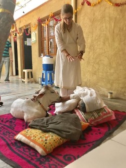 Holy soil of Vrindavan, sharing the Joy of God’s Love with the Matajis - april 2017 - 4