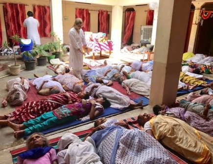 Holy soil of Vrindavan, sharing the Joy of God’s Love with the Matajis - april 2017 - 6