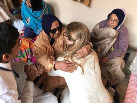 Mothers assisted by the P.Yogananda Trust during the group healings - january 2017 - 2